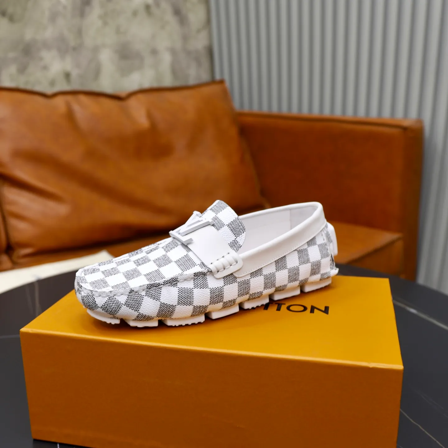 Ex-factory price: 480💰【LV】Louis Vuitton ⚠️High-end men’s driving and pedal series ⚠️38-44 (customized for 45) ⚠️All original cowhide leather! Thick and soft! Made entirely of calfskin lining! Rubber sheet anti-slip beanie sole! Three-dimensional package technology! Fashionable and classic! Handicrafts! Original high quality! Feel free to compare!
